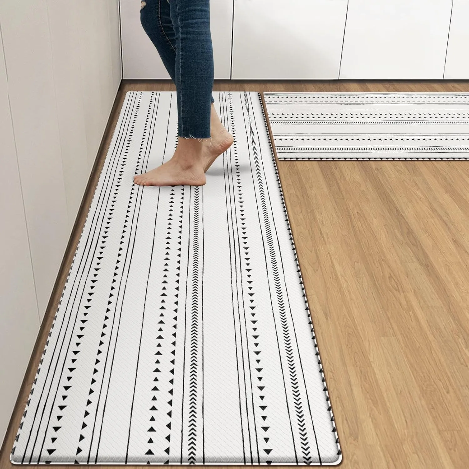 Arttown Black Anti-Fatigue Kitchen Rug Set of 2 White Arrow Trellis Cushioned Floor Standing Mat Waterproof Non-Slip Mat and PVC Ergonomic Comfort Foam Rug