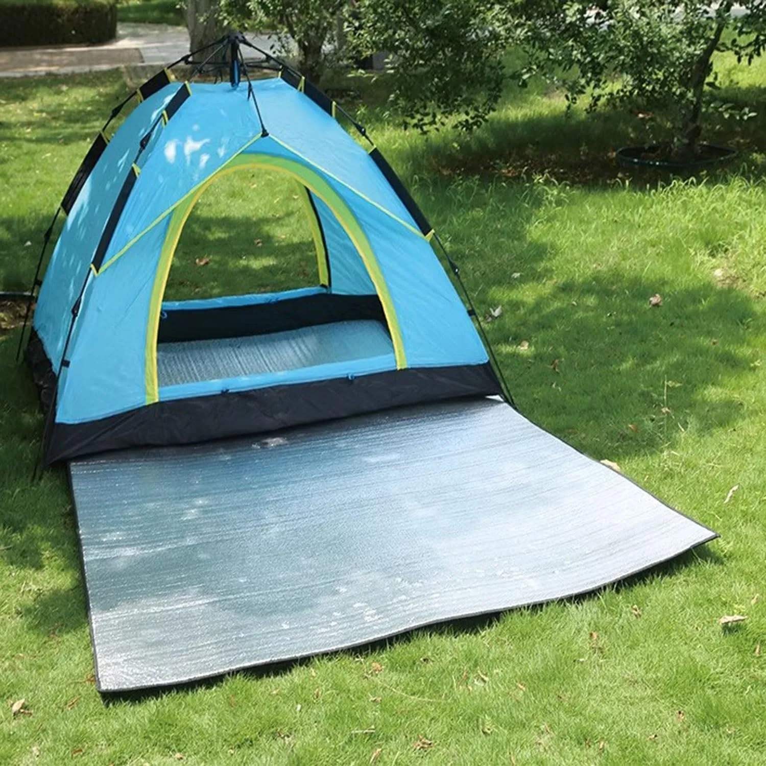 Camping Mat Foam Pad - Insulating Foil Blanket, Waterproof Moisture-Proof, Thermal Mattress for Tent, 4mm Thick, Foldable and Heat Reflecting, Ideal for Camping and Outdoor Use