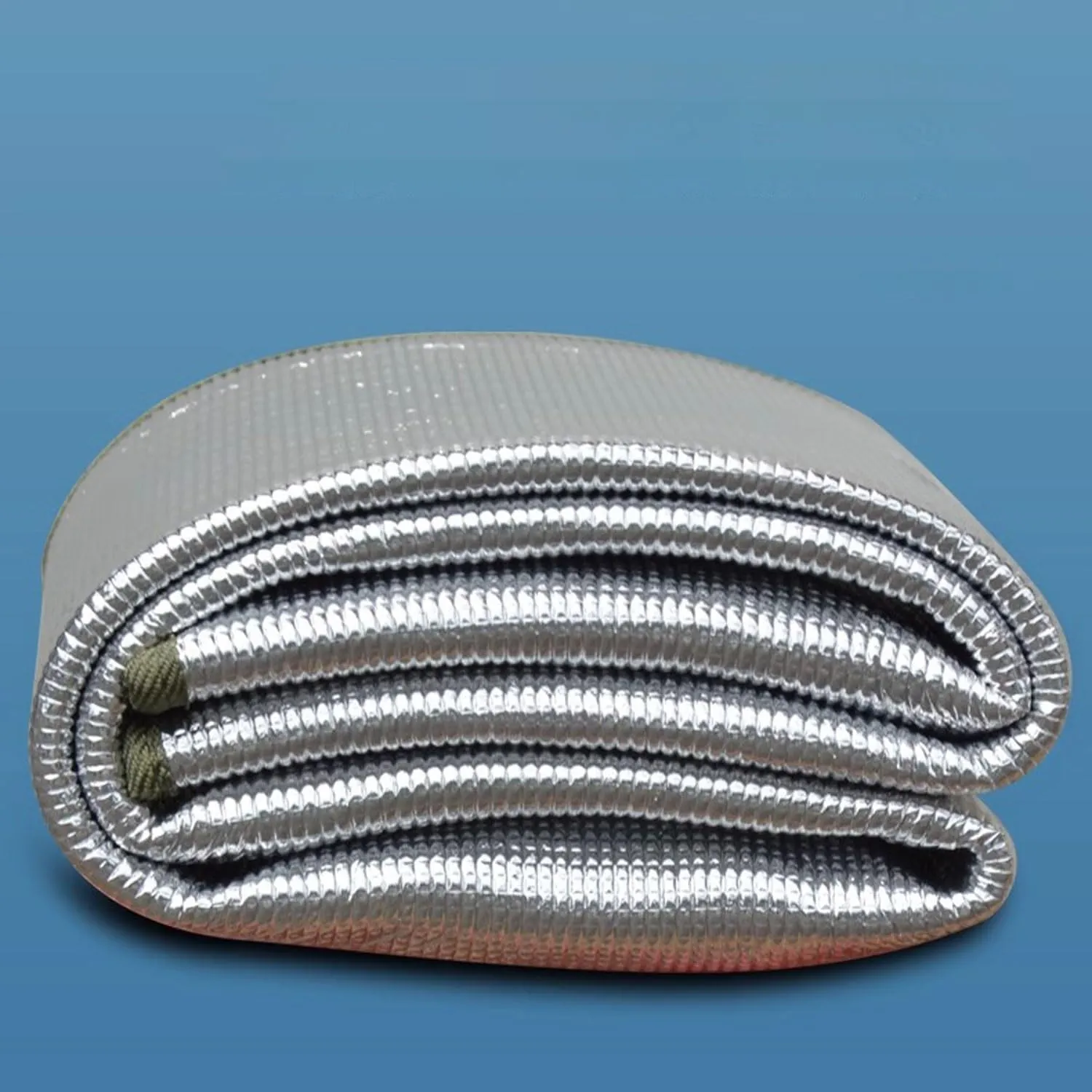 Camping Mat Foam Pad - Insulating Foil Blanket, Waterproof Moisture-Proof, Thermal Mattress for Tent, 4mm Thick, Foldable and Heat Reflecting, Ideal for Camping and Outdoor Use