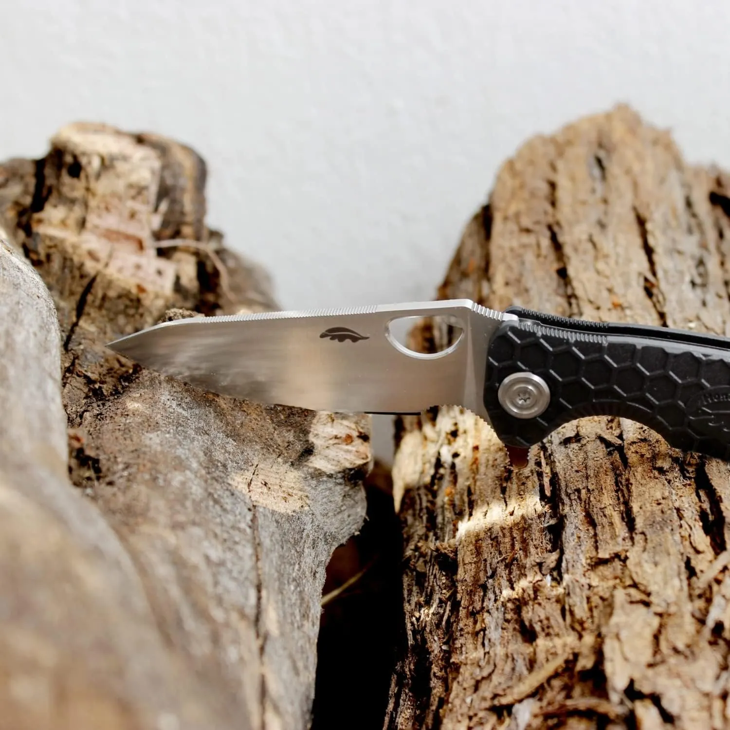 Honey Badger Medium Leaf Black Pocket Knife - 3.19" Blade Fiberglass-Reinforced Nylon Handle Ambidextrous Clip 2.9oz