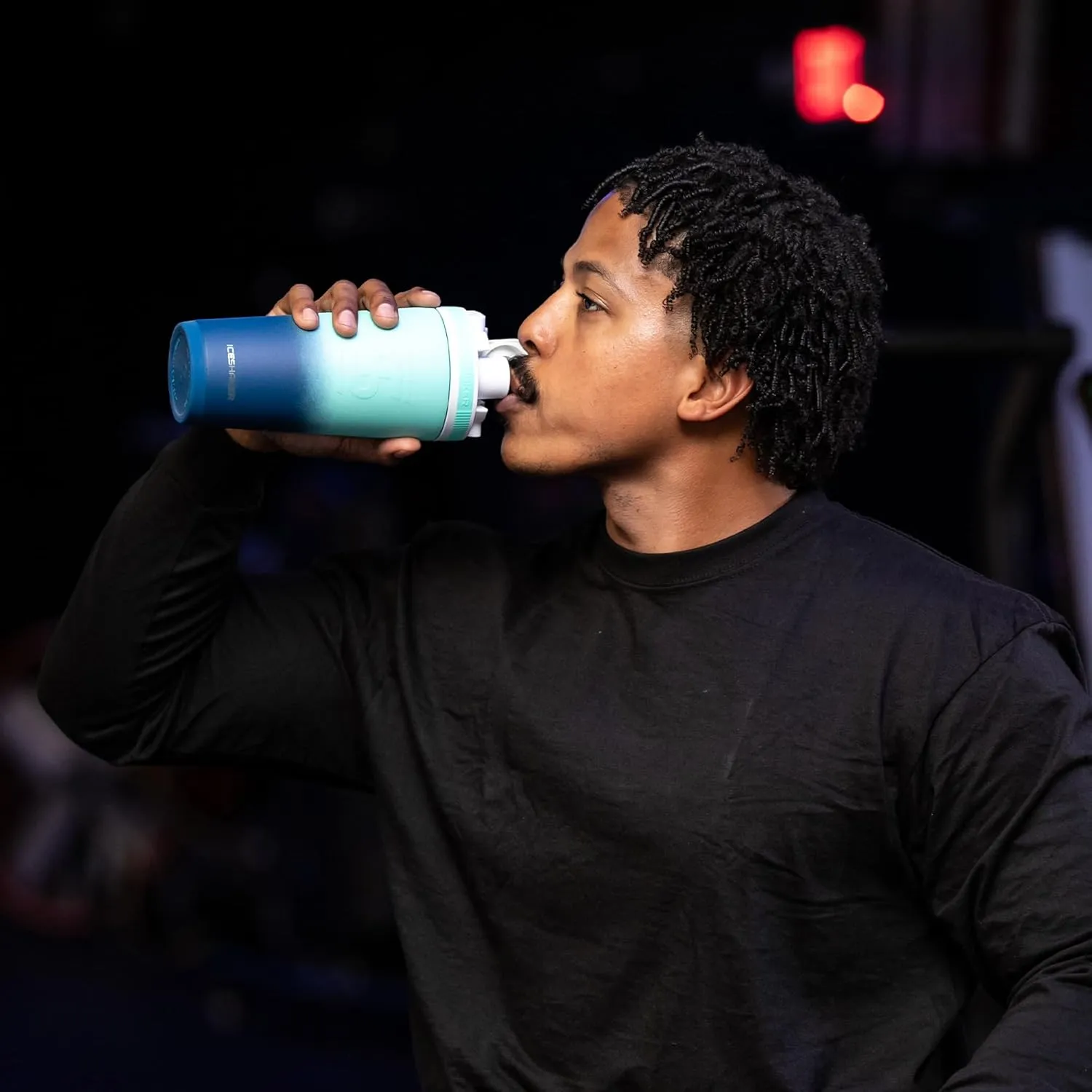Ice Shaker Insulated Stainless Steel Shaker Bottle | 26oz, Navy/Mint | Cold for 30  Hours | Insulated Cup with Twist-on Agitator | Odor-Free Bottle for Protein Shakes, Water, Smoothies, Cocktails