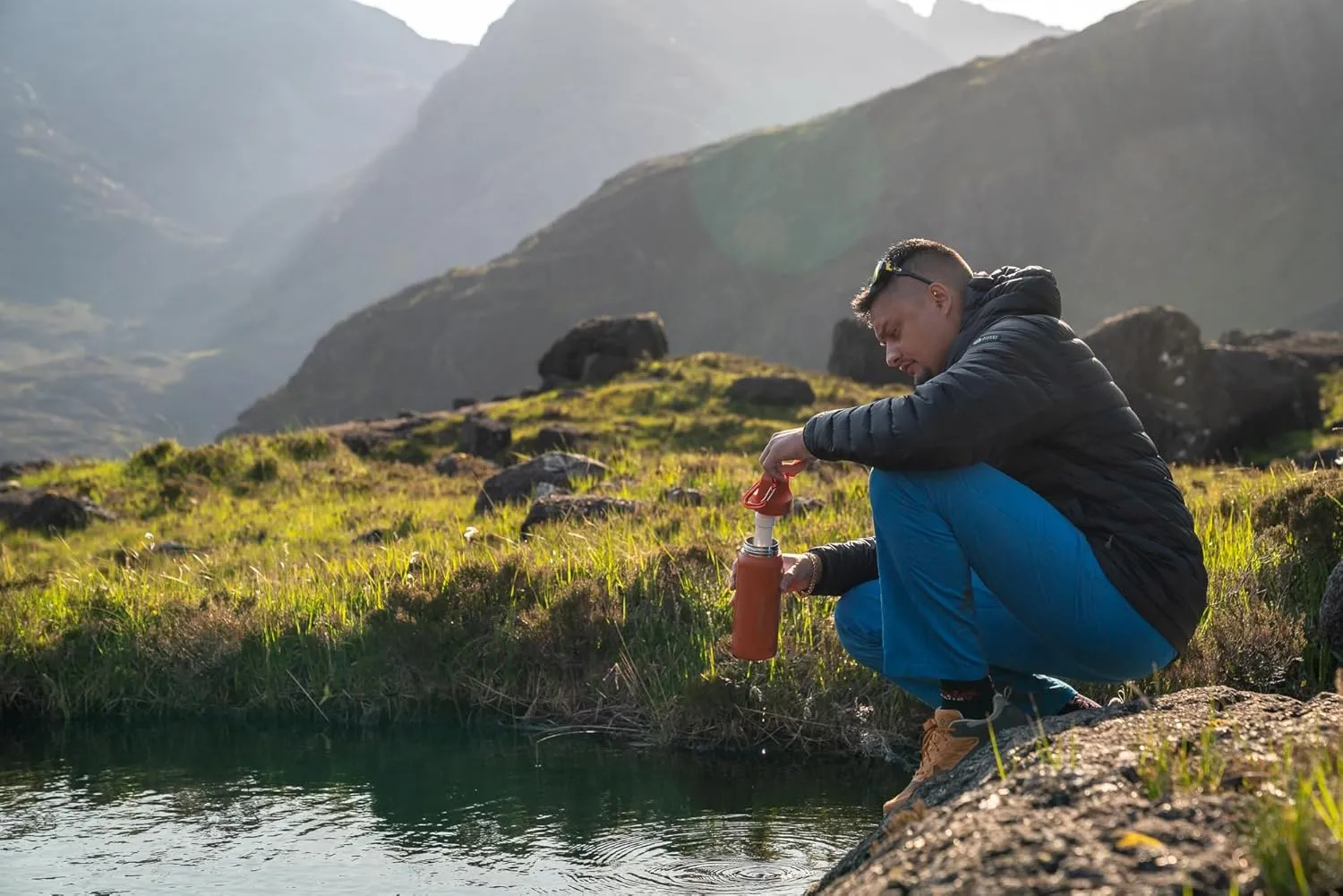 LifeStraw Go Series — Insulated Stainless Steel Water Filter Bottle for Travel and Everyday Use Removes Bacteria, Parasites and Microplastics, Improves Taste, 1L Nordic Noir