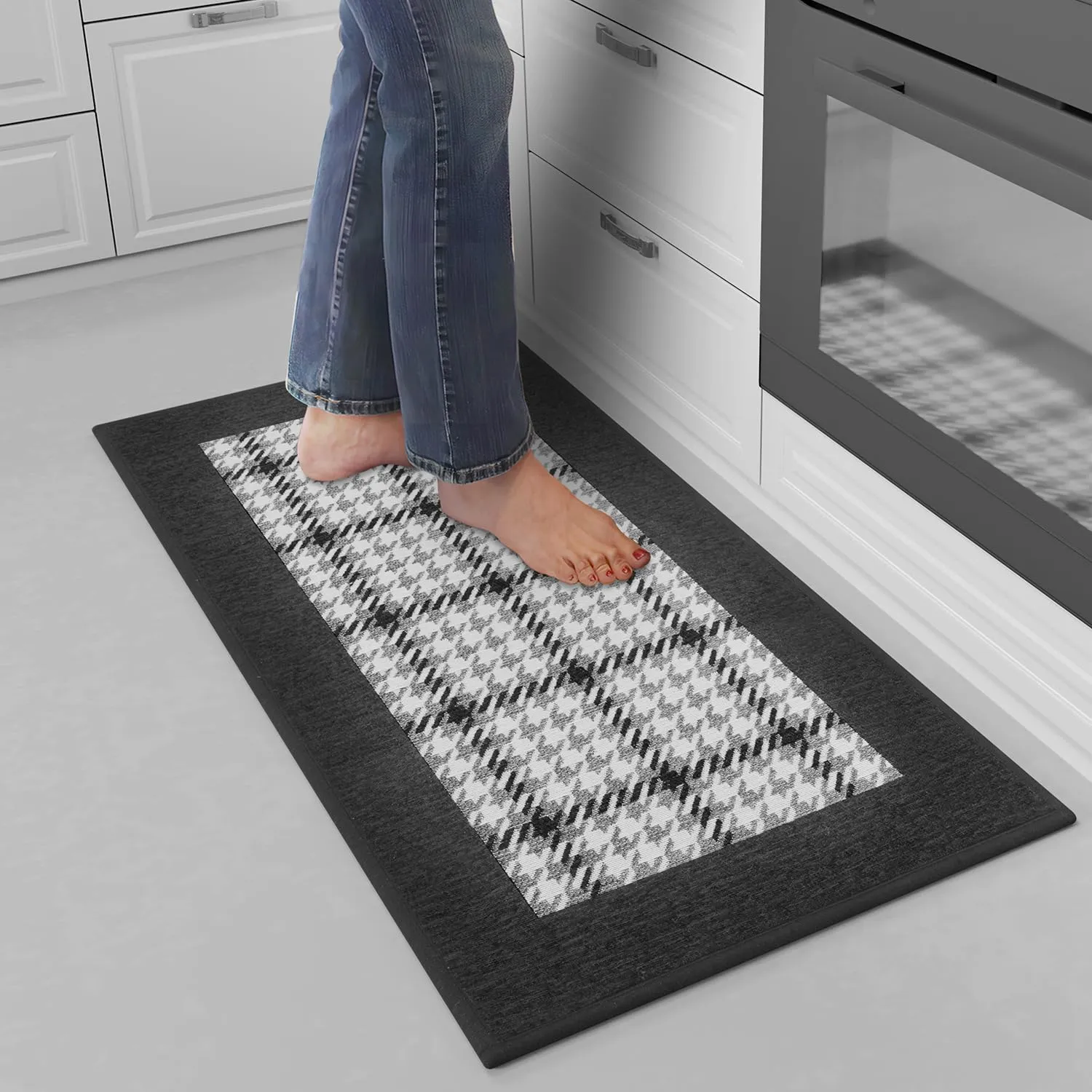 Zamo Anti-Fatigue Kitchen Mat, Non Slip Kitchen Rugs with Memory Foam, Absorbent Runner Mat for Floor, Standing Mats for in Front of Sink, Door, Laundry, Entryway, Hallway (Black, 32" × 17.3")
